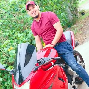 Meet your Posher, Moises